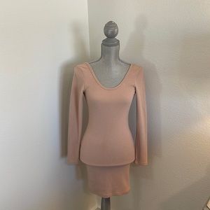 Nude backless long sleeve dress